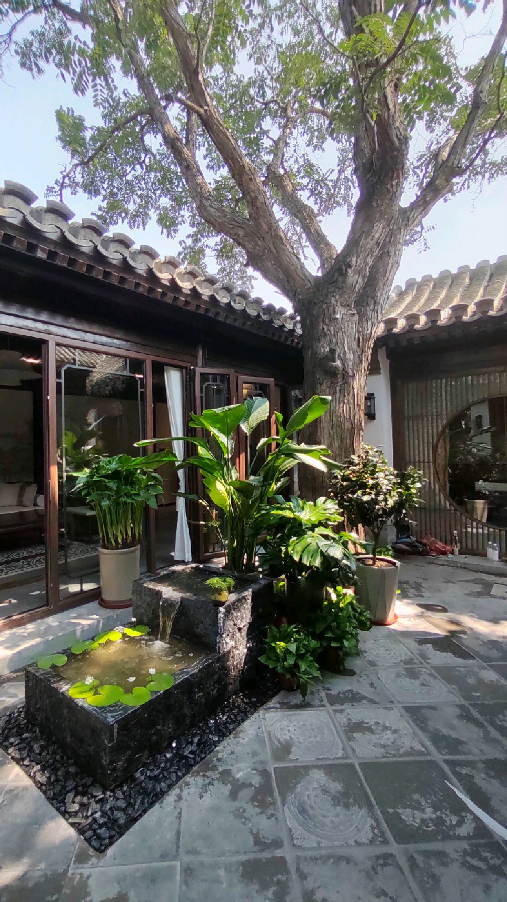 南锣鼓巷玉河边上精致四合院220平