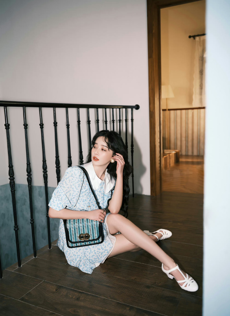 阚清子白嫩光滑的美腿