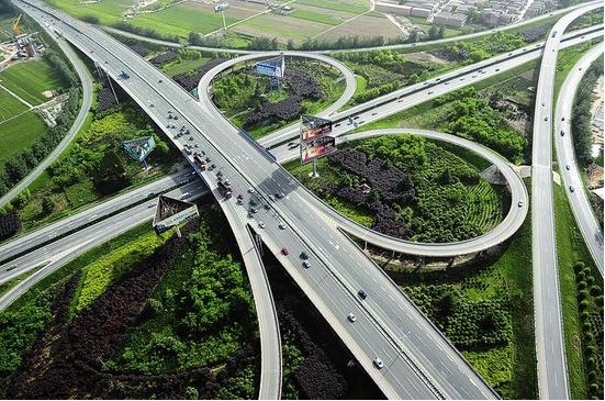 交通的升级,目的在于极大程度上提升西安与周边城市的通勤效率,比如