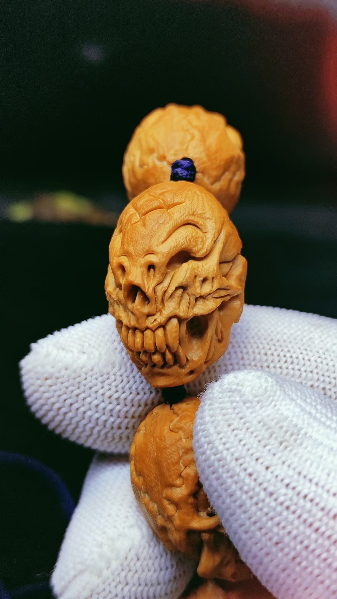 橄榄核雕刻骷髅头