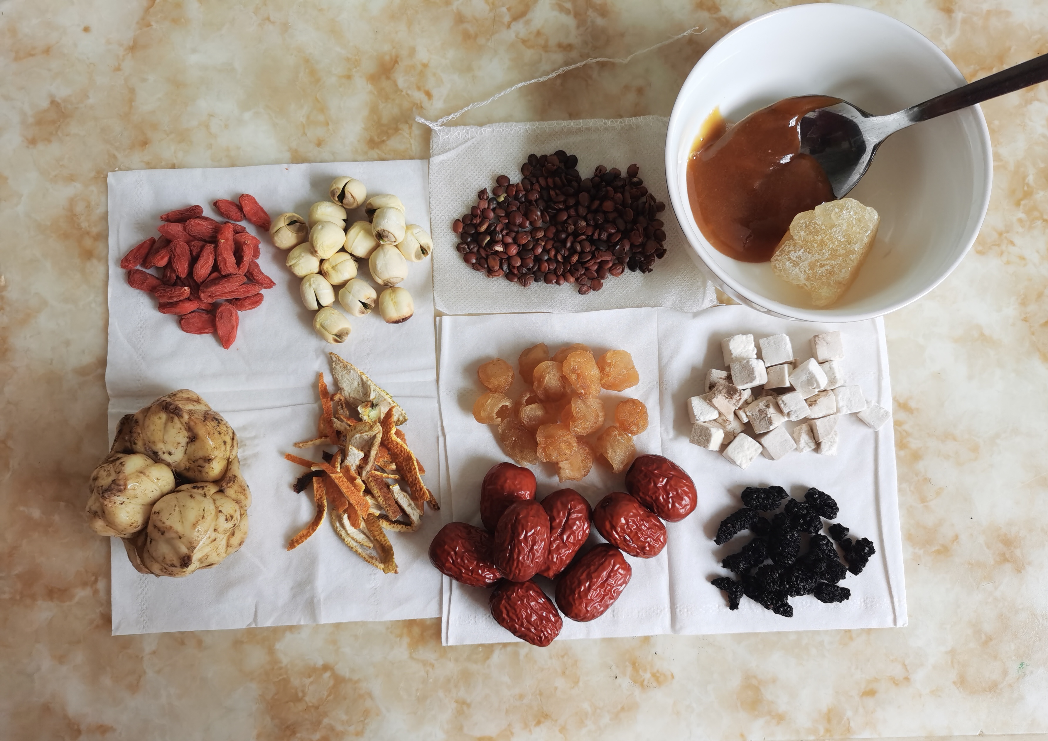 酸枣仁百合汤,让你一茶二用,两款颜色,助眠养颜,做法简单!