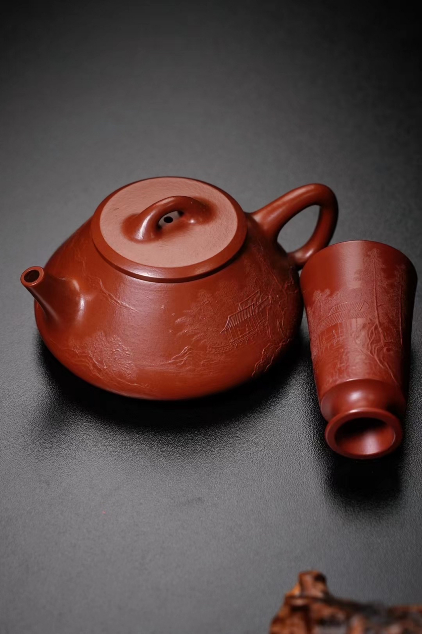 泥绘山水 任瓢 大红袍料本色泥绘 质感一流.#宜兴紫砂壶# #全手工