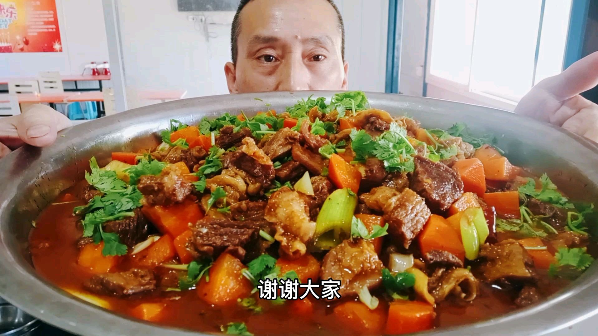 大厨教你胡萝卜烧牛腩技巧在这里,入口软烂香甜多汁,先收藏