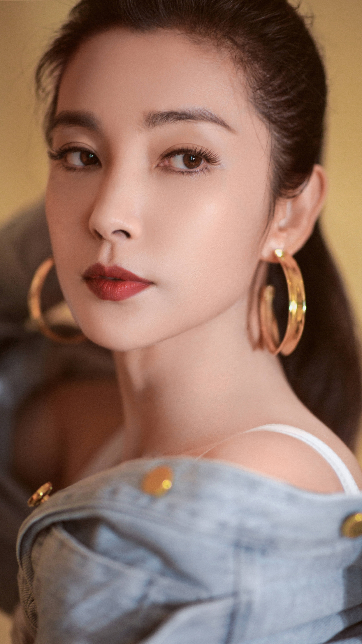 演员李冰冰,演技精湛,印象最深刻的是《风声》中的角色