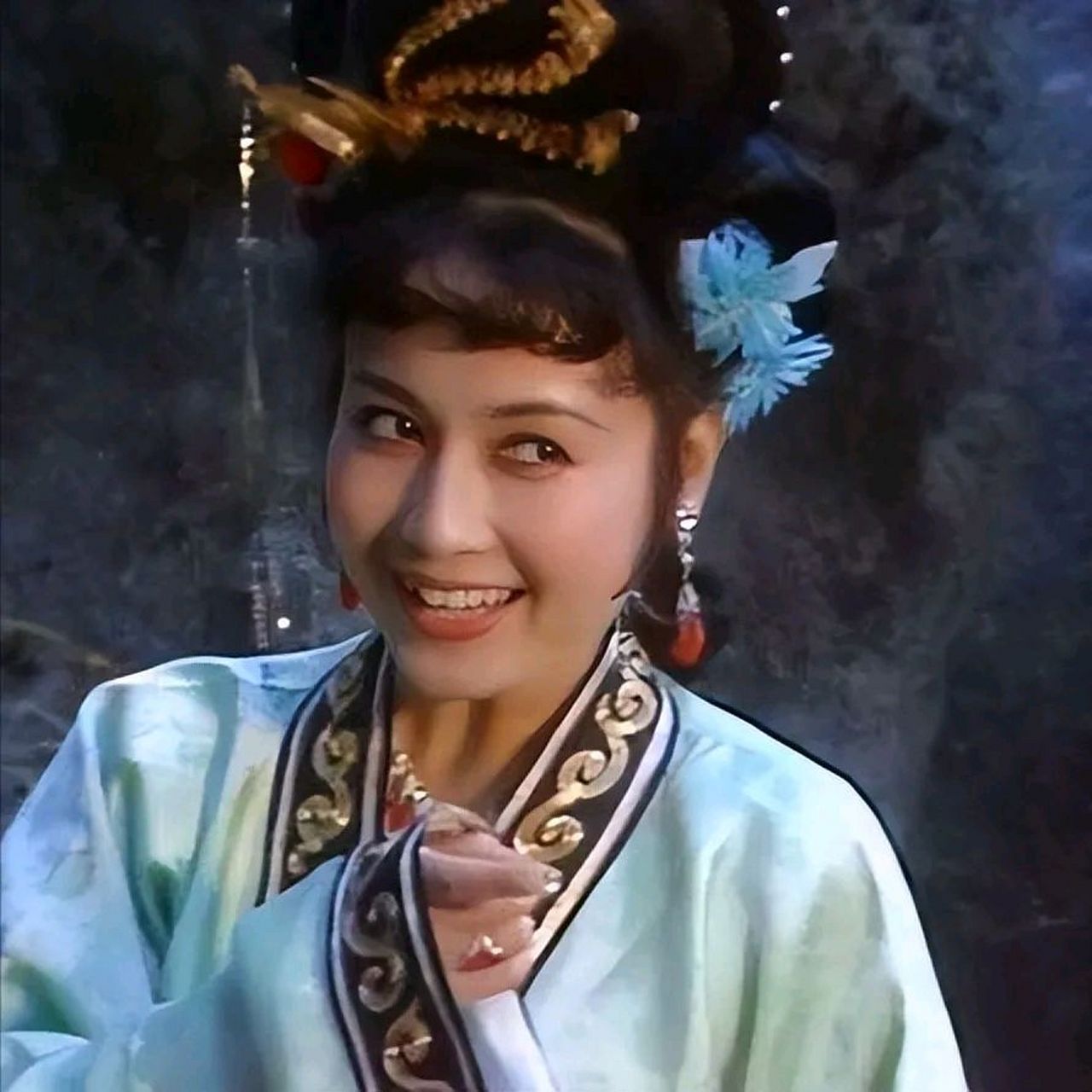 演员魏慧丽,扮演西游记里的高小姐,把大家都看呆了  其中有一段模仿孙