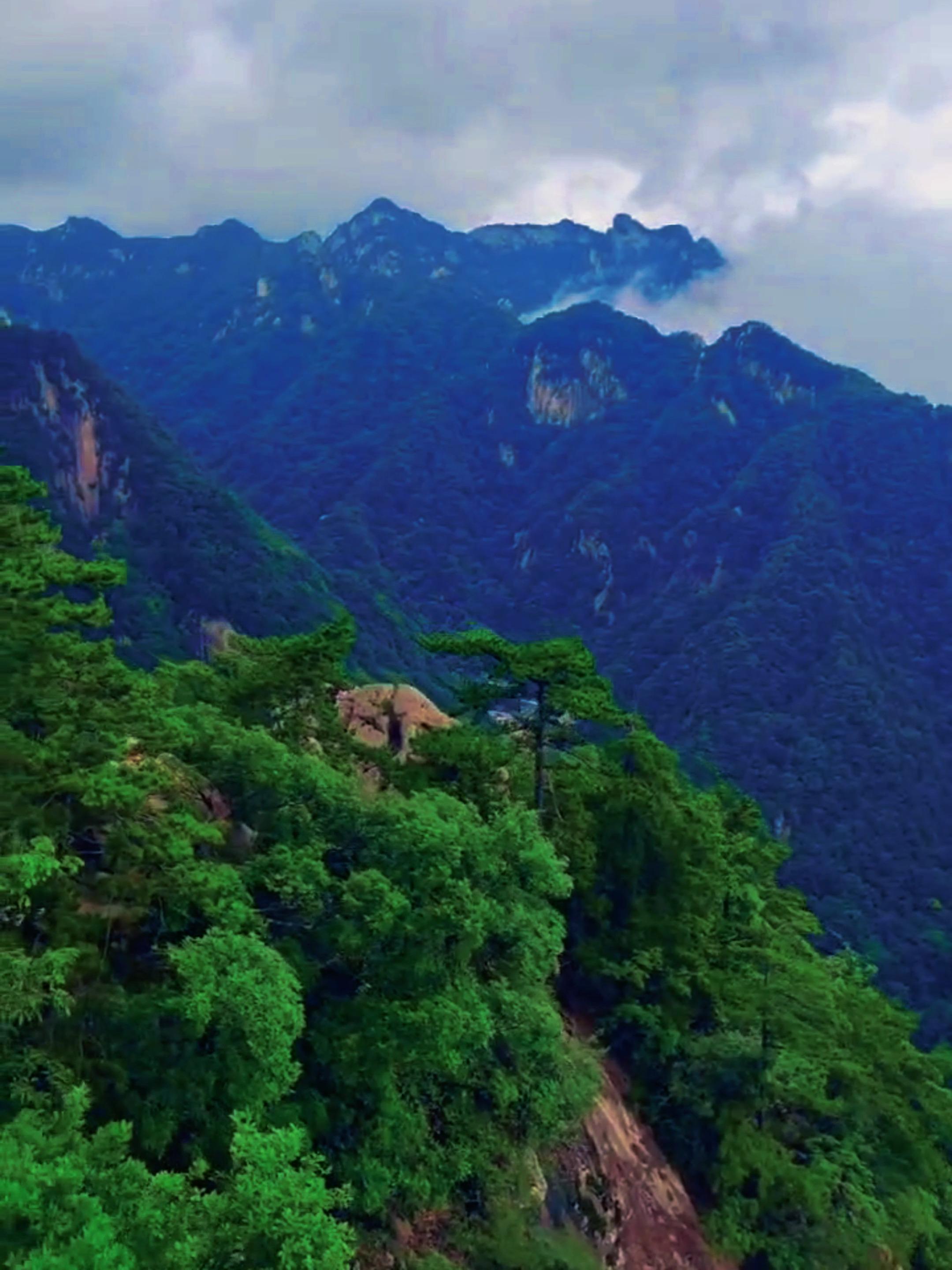 山峦重重图片