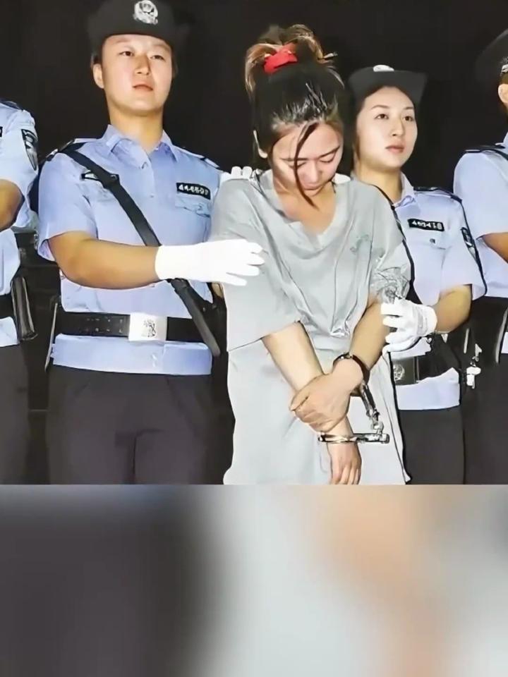 女犯人 审判图片