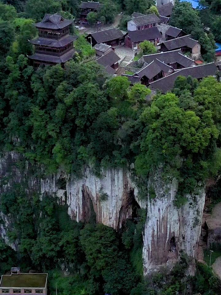 贵州悬崖第一村图片