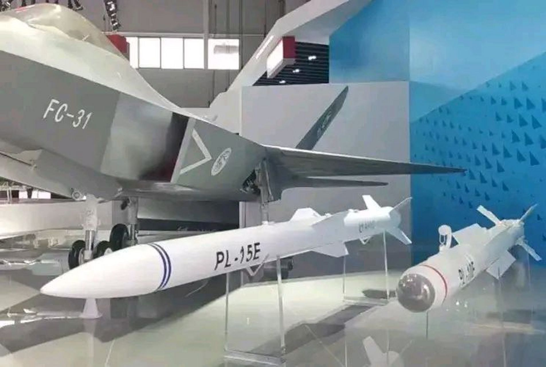 鹰击12空射型图片