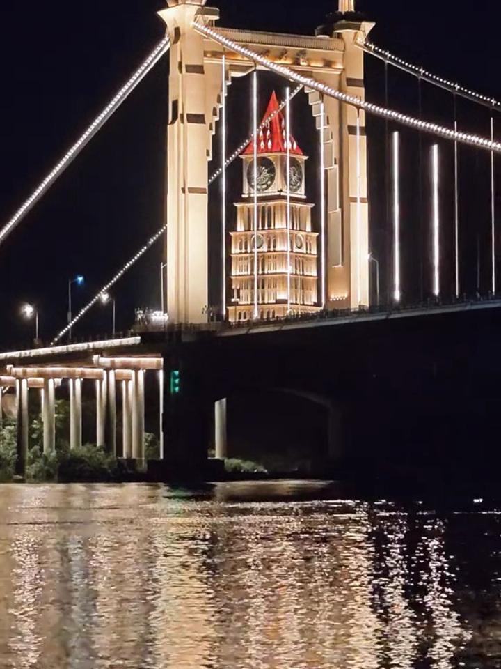 赣州和谐钟塔夜景图片