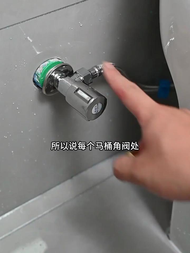 马桶上水阀修理图片