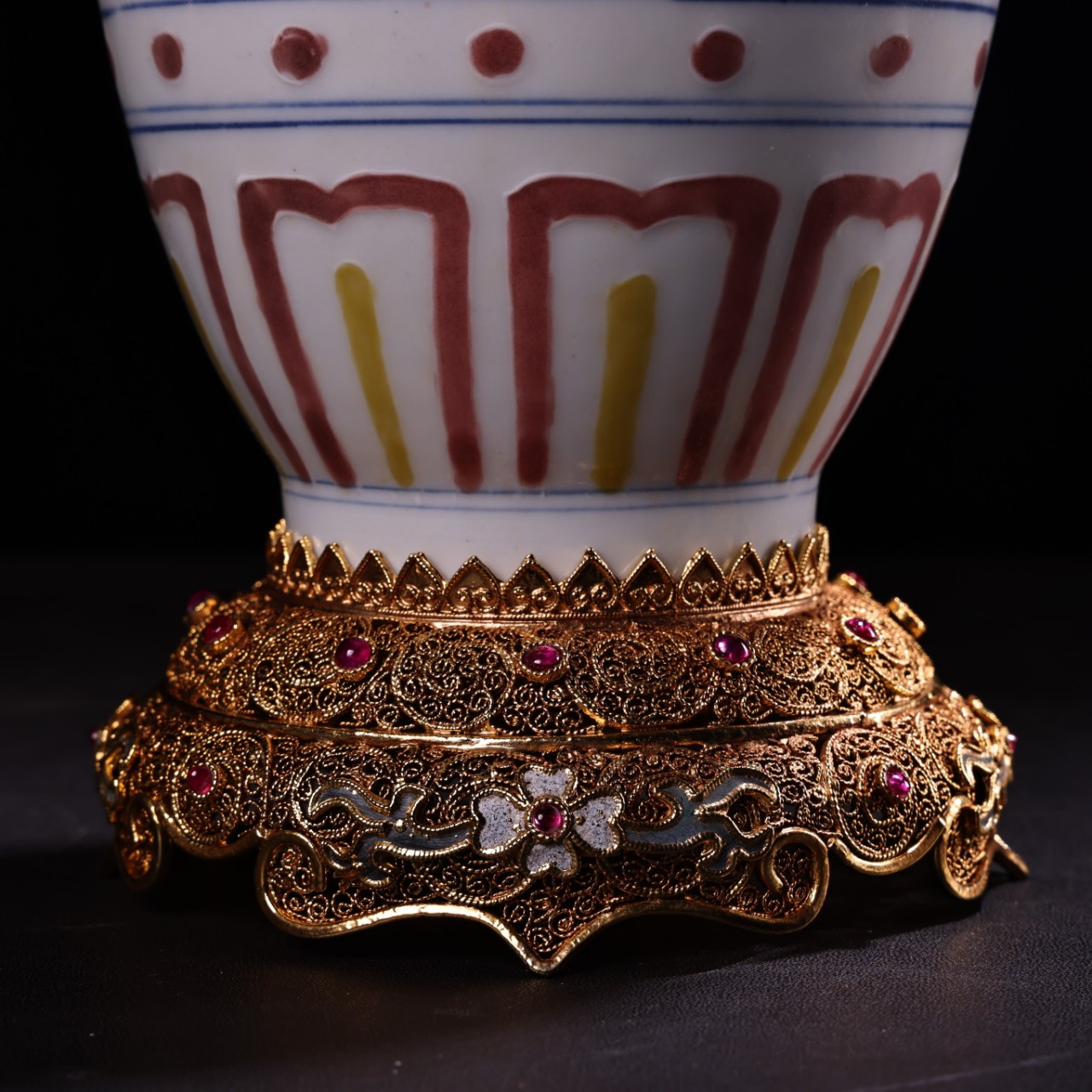 珍品旧藏收罕见纯手绘斗彩粉彩盘龙成化款瓷花瓶 画工精湛   器型精美