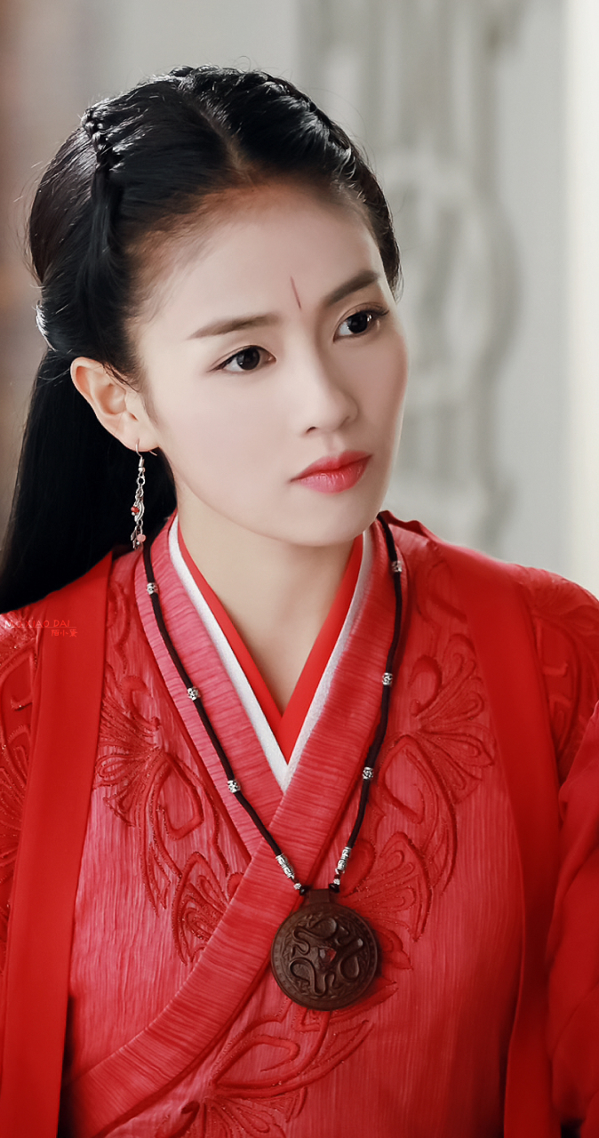 招摇当时我追得看可带劲了,这白鹿演的招摇是真的绝,感觉白鹿很适合演