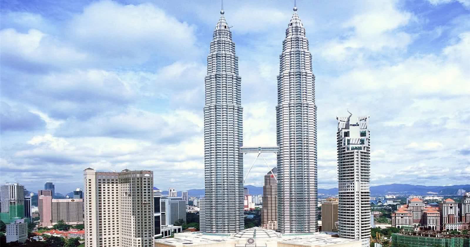 亚洲最高的建筑"双子塔",总高度有451.9米,只有88层楼!