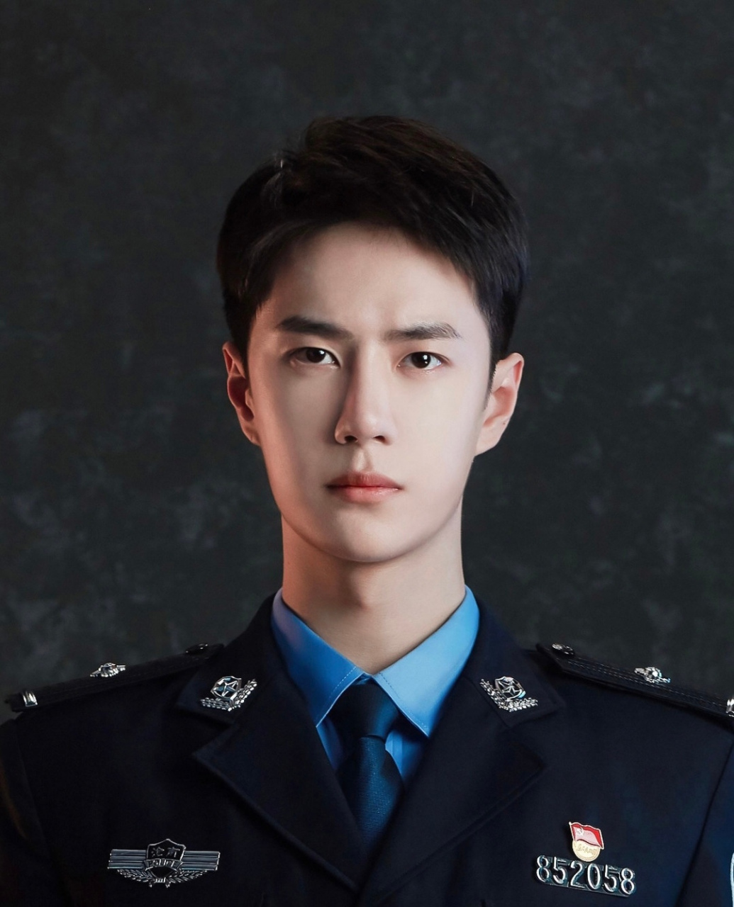 娱乐# 男明星证件照大赏,五官立体真的很占优势#明星# #美式证件 