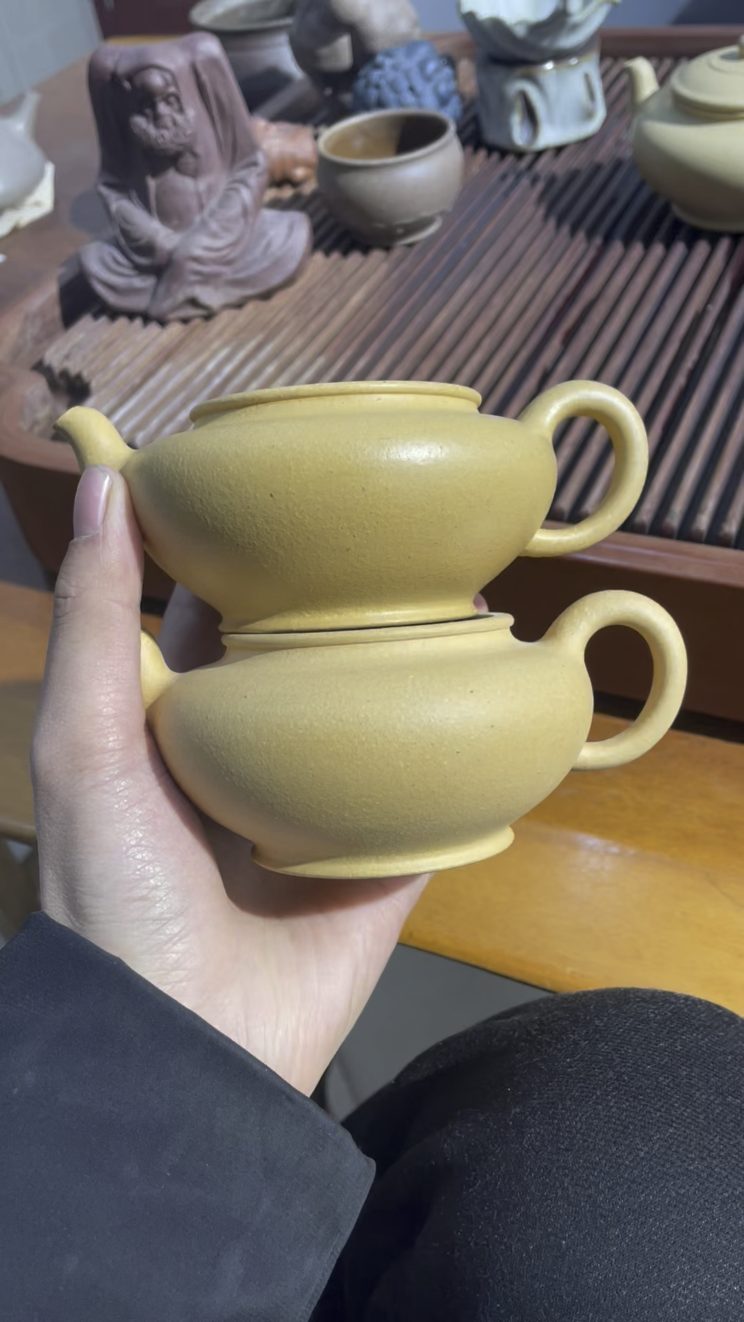 原矿本山绿泥泡养之后的变化来去,泡养之后玉质感超强.