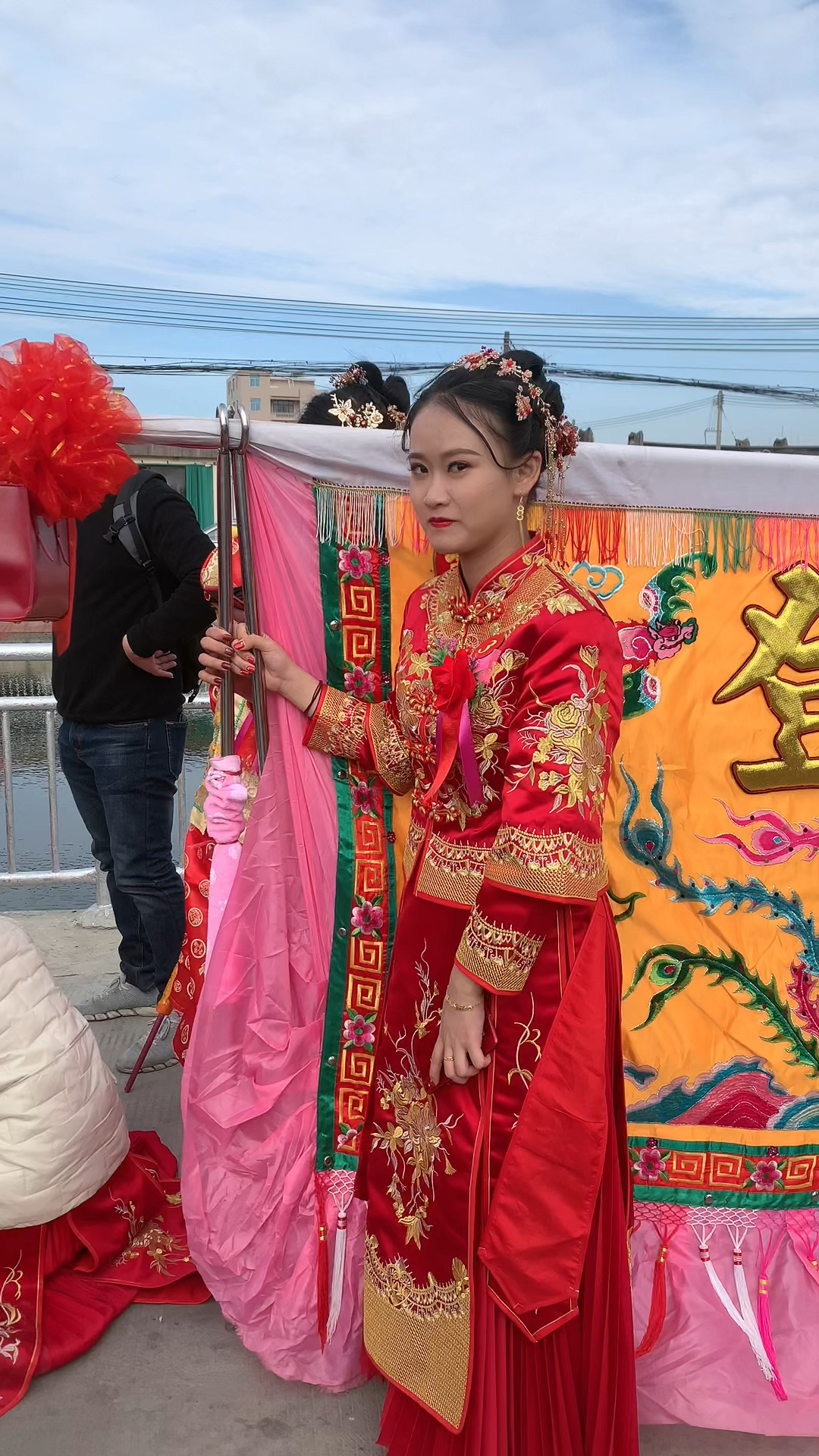 广东潮汕民俗营标旗美女成群貌美如花