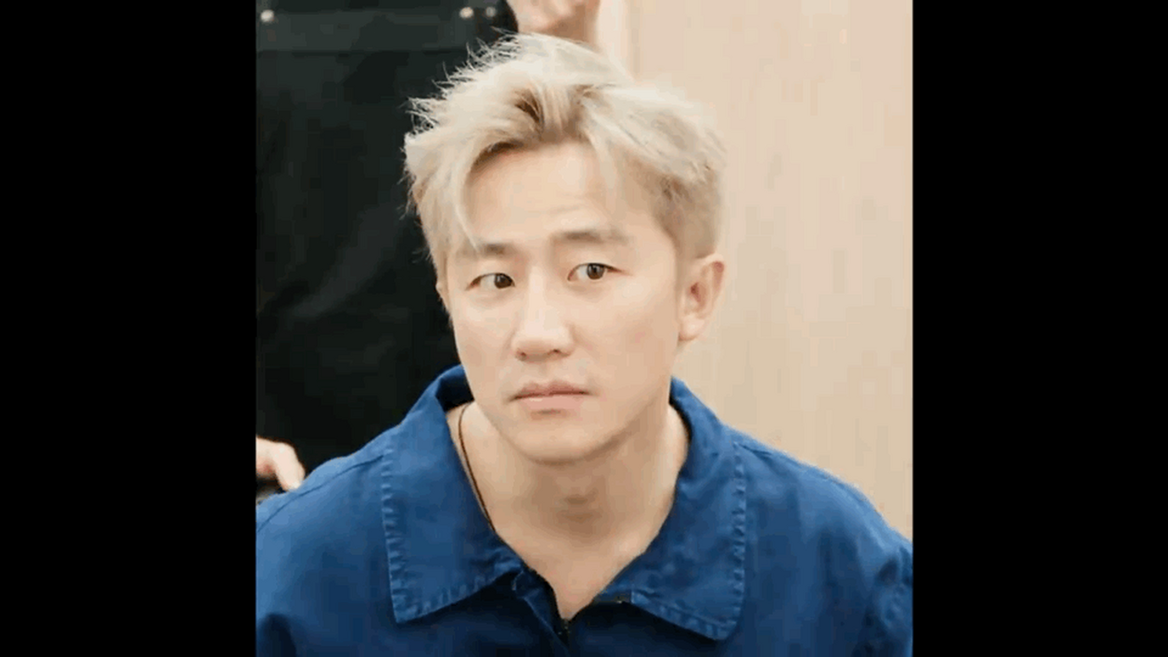 黄轩染黄发后,感觉像变了一个人一样,气质都变得像渣男.