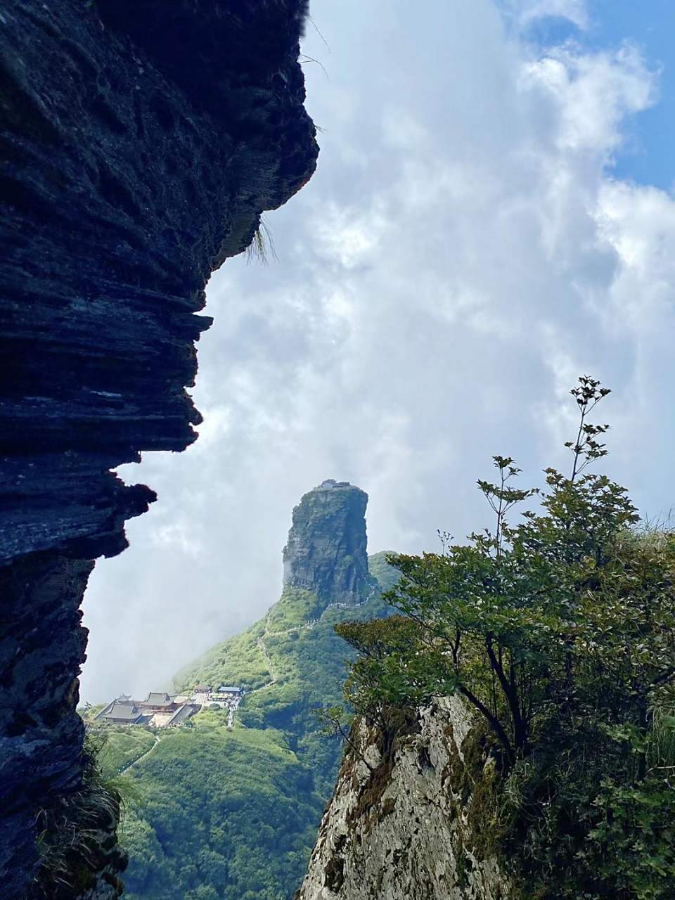 山风景区——梵净山号称贵州第一山,名称来自佛教的梵天净土的说法