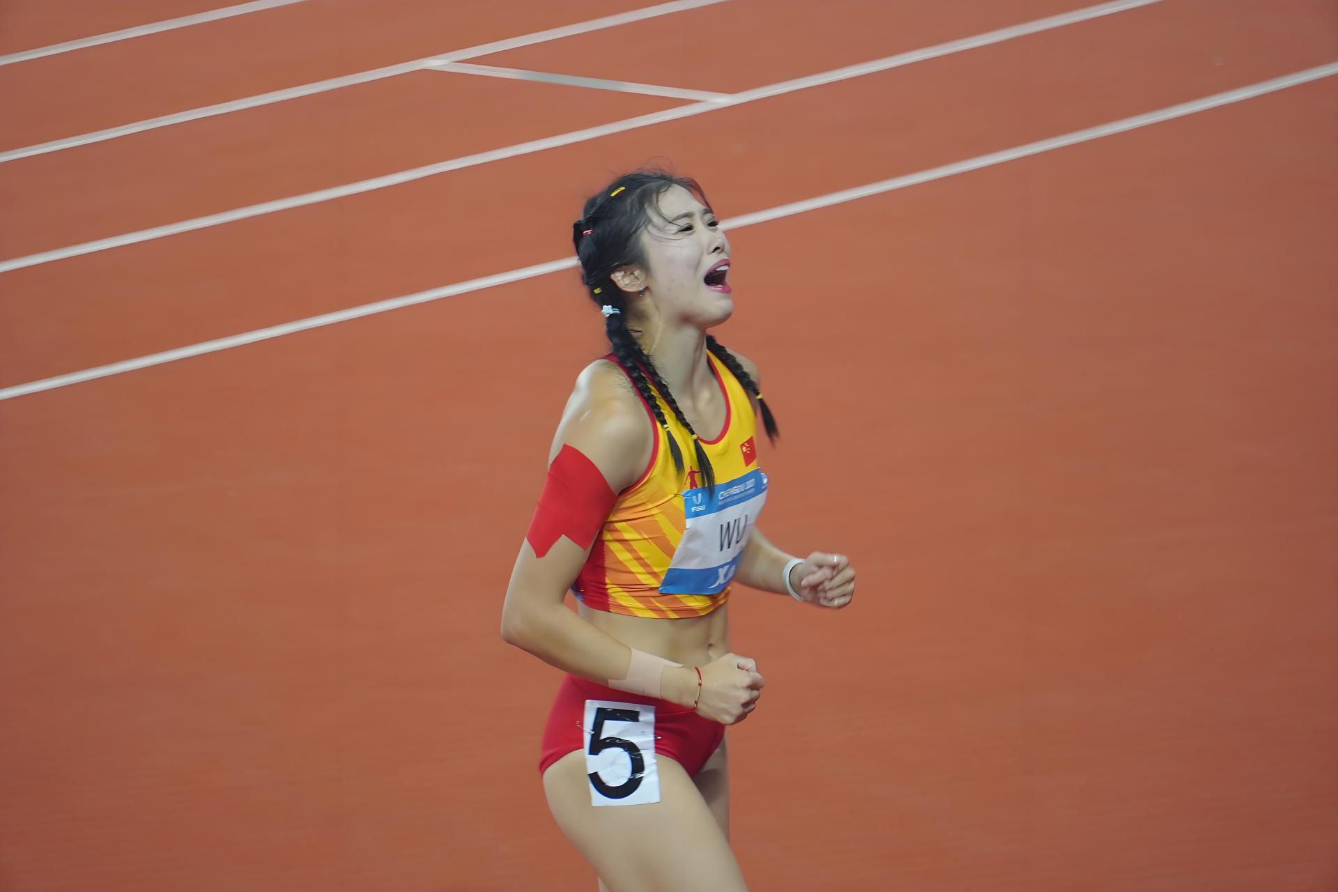 吴艳妮在全国田径冠军赛上再次证明了自己的实力,以12秒74的佳绩刷新