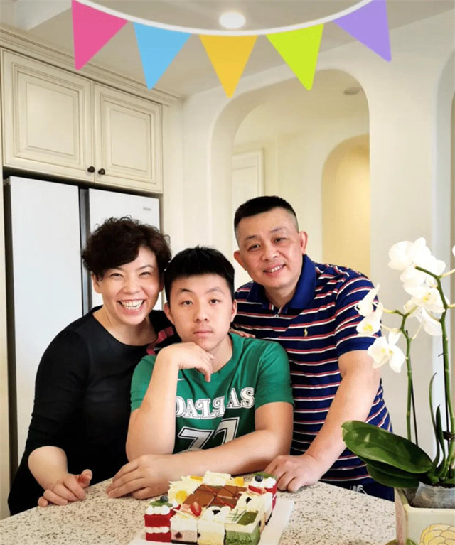 家庭教育对运动员的成长,那绝对是杠杠的重要! 它