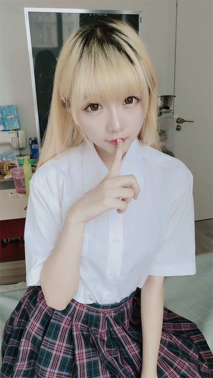 微博红人@星之迟迟-JK黑丝短裙 [60P/3V/500MB]