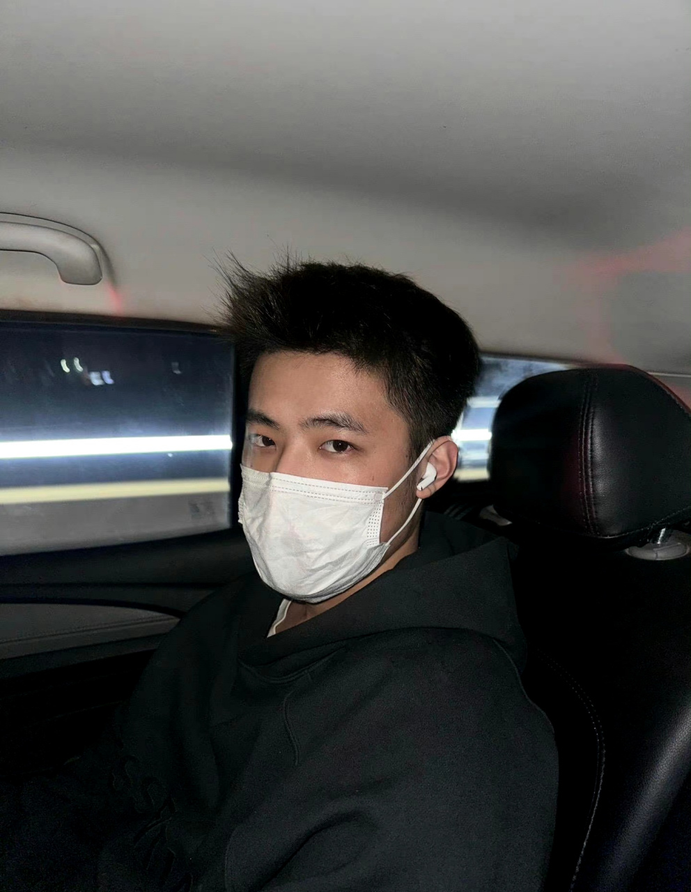 精神小伙,口罩难挡帅气#帅哥# #颜值