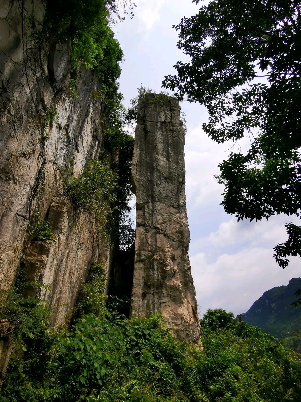 一肩挑两坝,一江携两溪