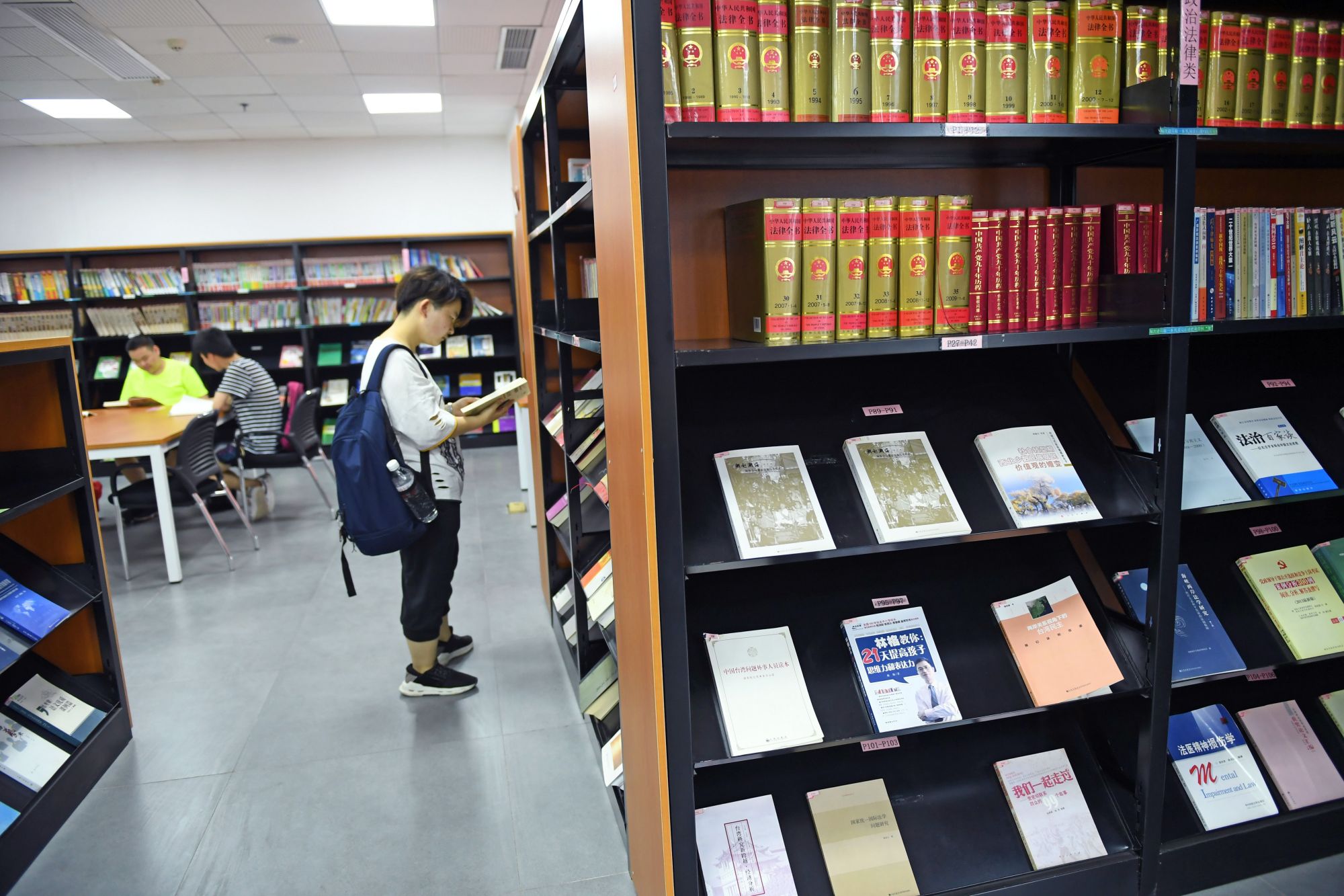 來位於花果園的南明區圖書館,飽覽群書,做個文化人兒