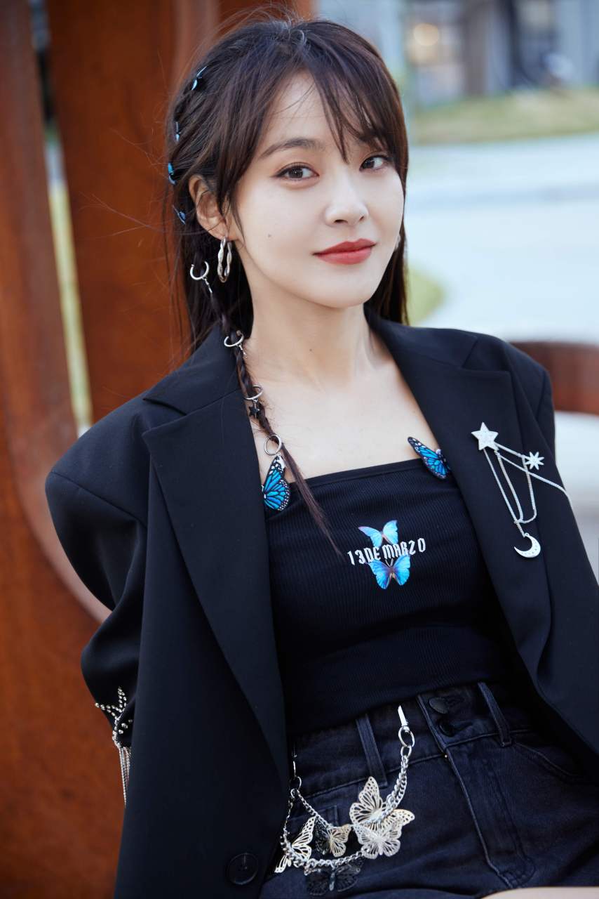 2013年,凭借励志剧《老爸的爱情》获得乐视盛典年度电视剧卓越女演员