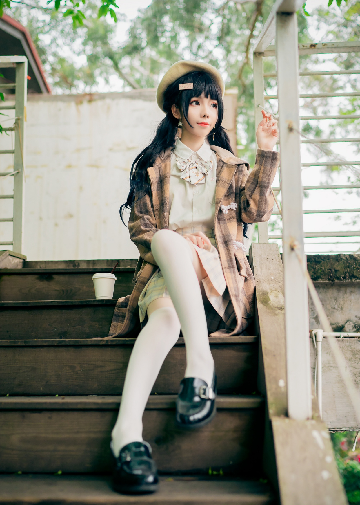 cosplay:短裙jk搭配过膝"白丝"的双马尾小妹妹,一点都不想长大