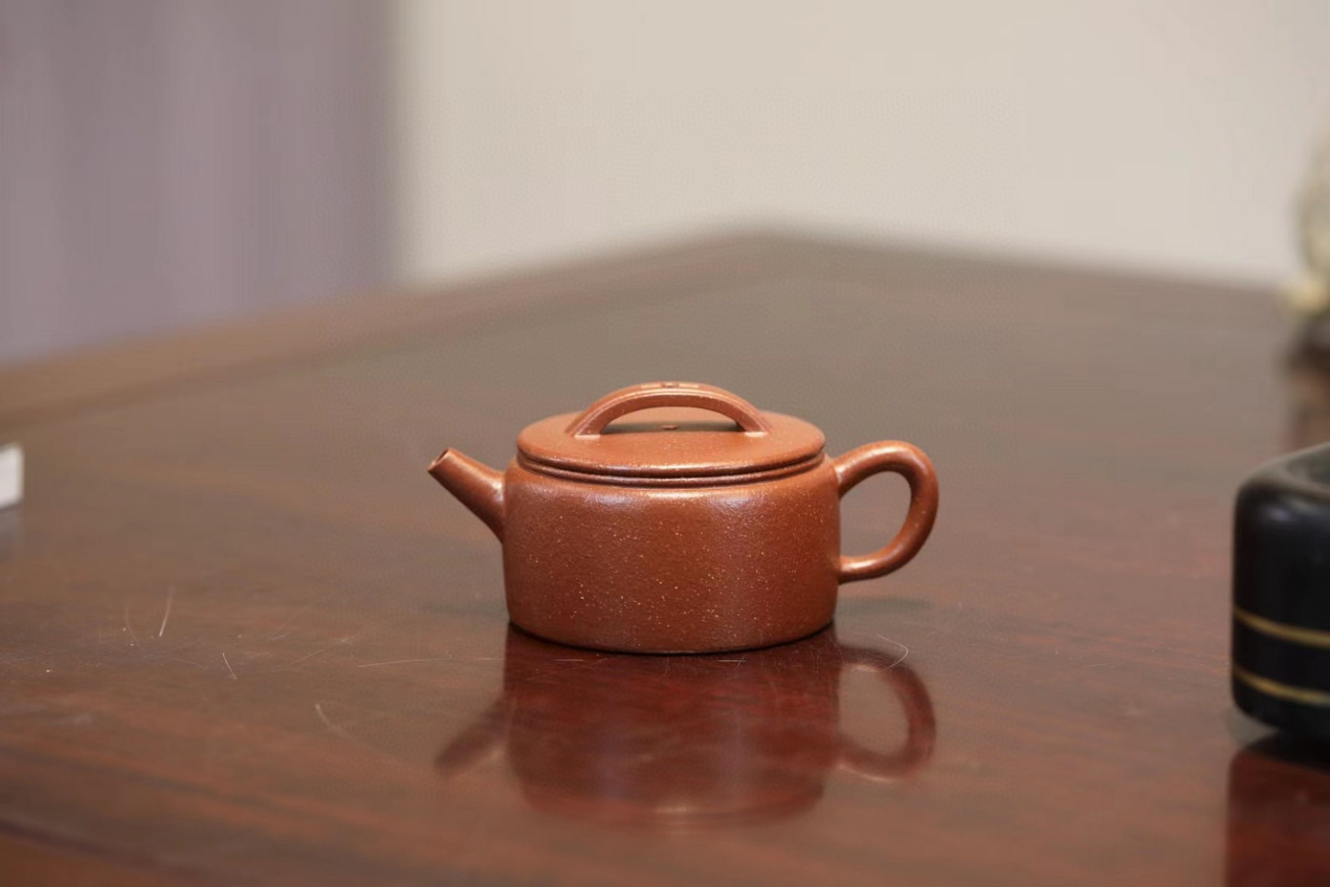 汉瓦|优质降坡泥|130cc|全手  汉瓦壶设计源自汉代瓦当,一代代紫砂人