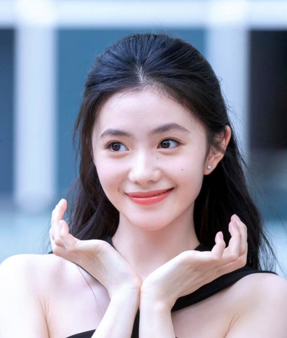 有没有一种人因为笑容让你铭记于心,大家觉得刘浩存咋样,是不是很动容