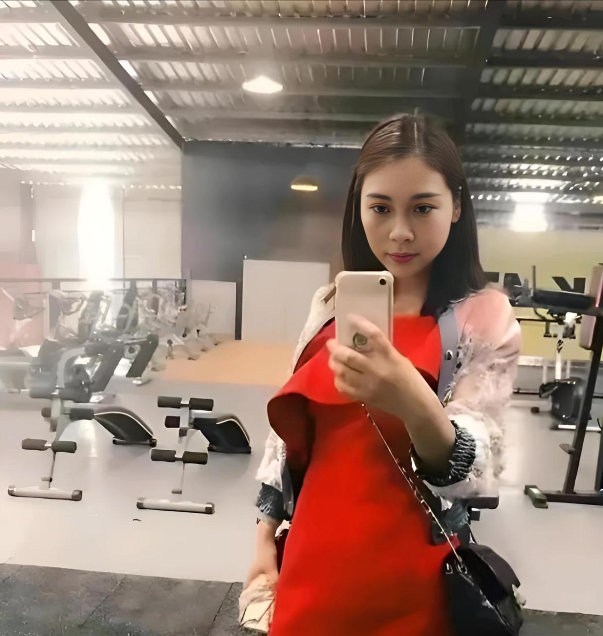 2016年,42岁的劳荣枝在厦门某健身房的自拍照,很漂亮