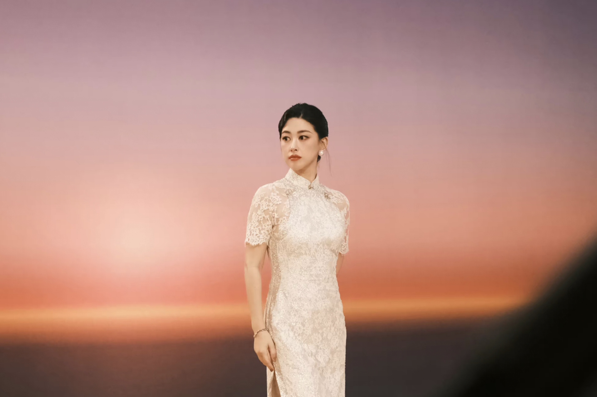 朱珠在《乘风2023》再穿旗袍,也太美了吧!