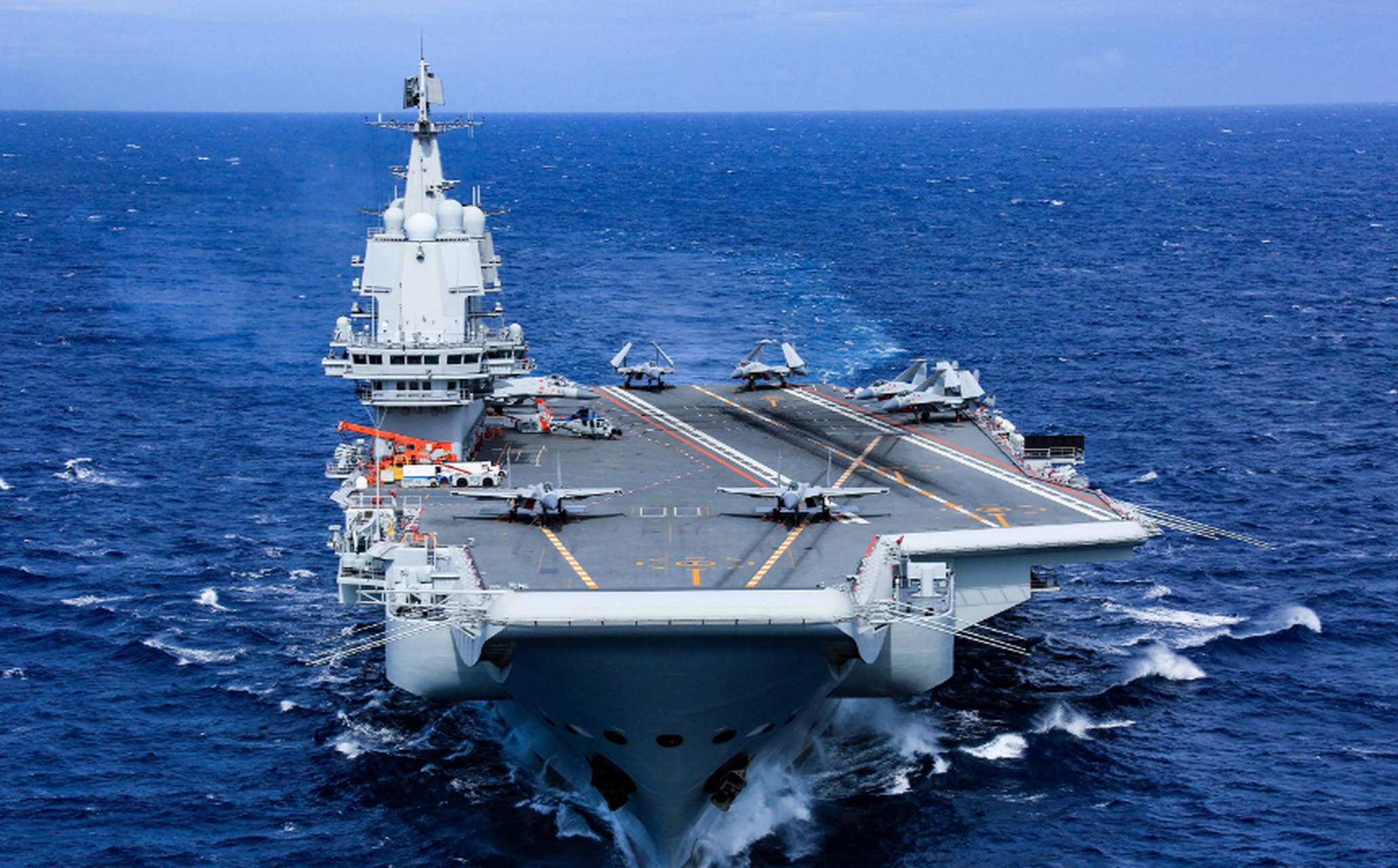 辽宁号航母舰载机满载状态曝光,密密麻麻整整26架.