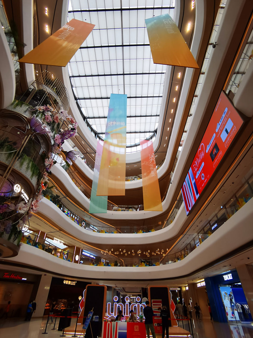 天津# 去了河西开业不久的梅江环宇城逛了逛,我不看好这个商业项目.