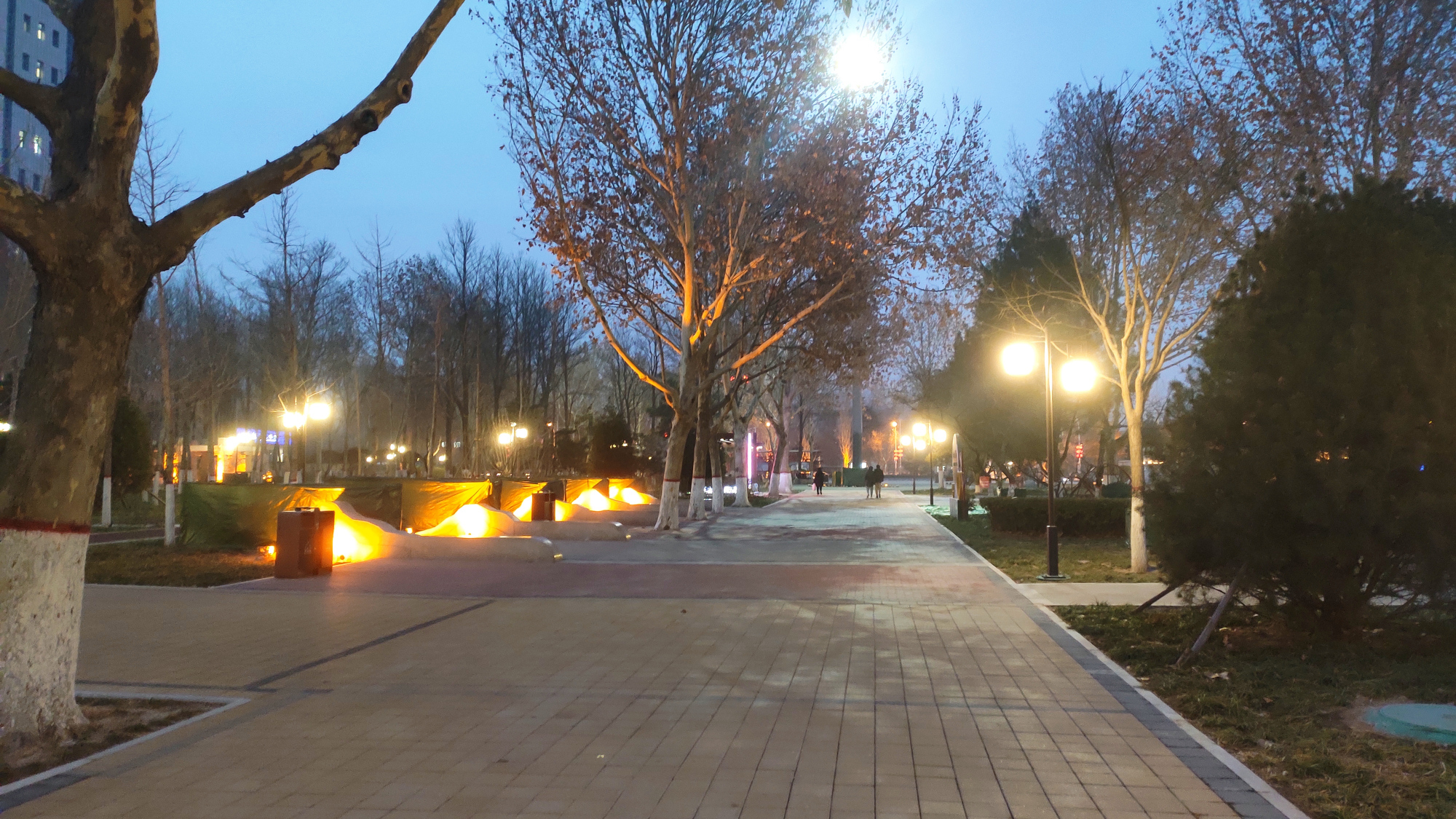 夜拍保定市人民广场一角