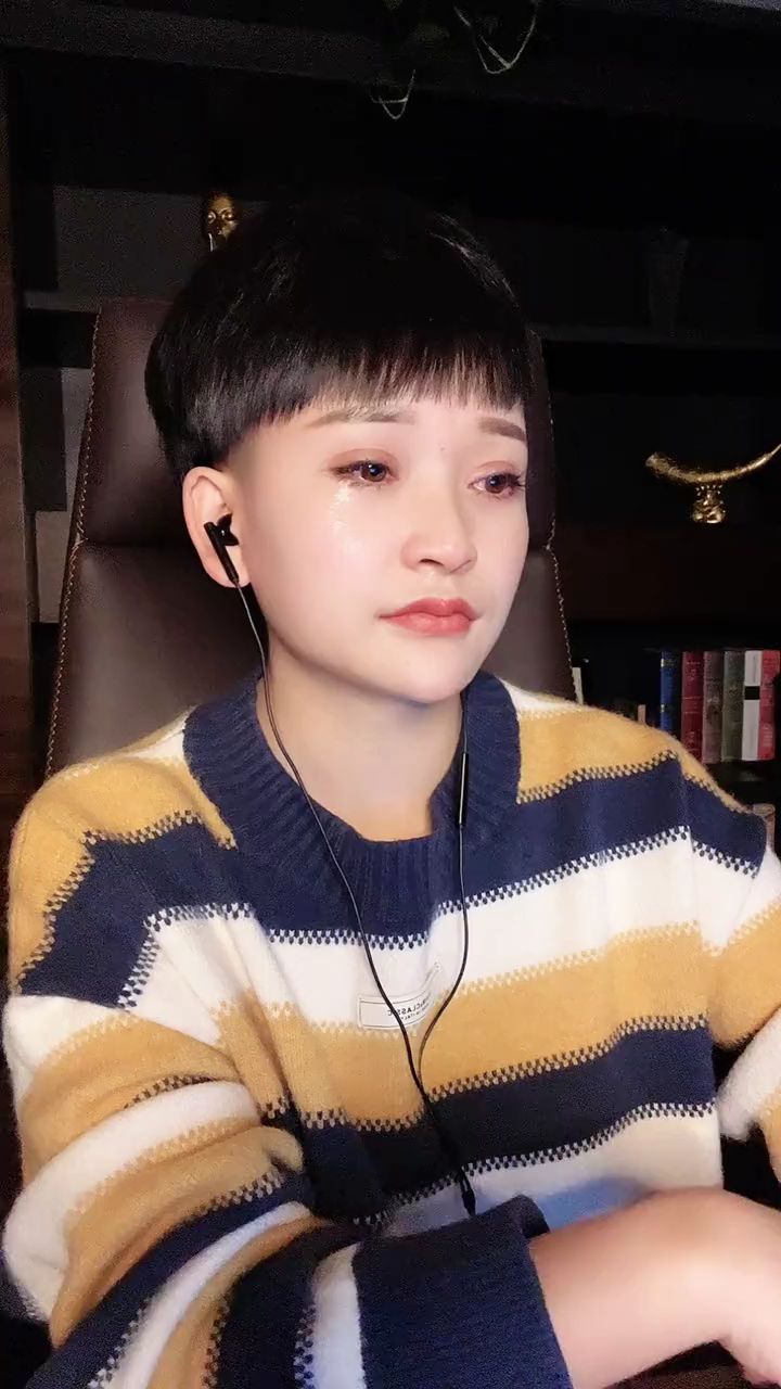 陕北网红马美如深情演唱歌曲《爹娘》,太感人了-度小视