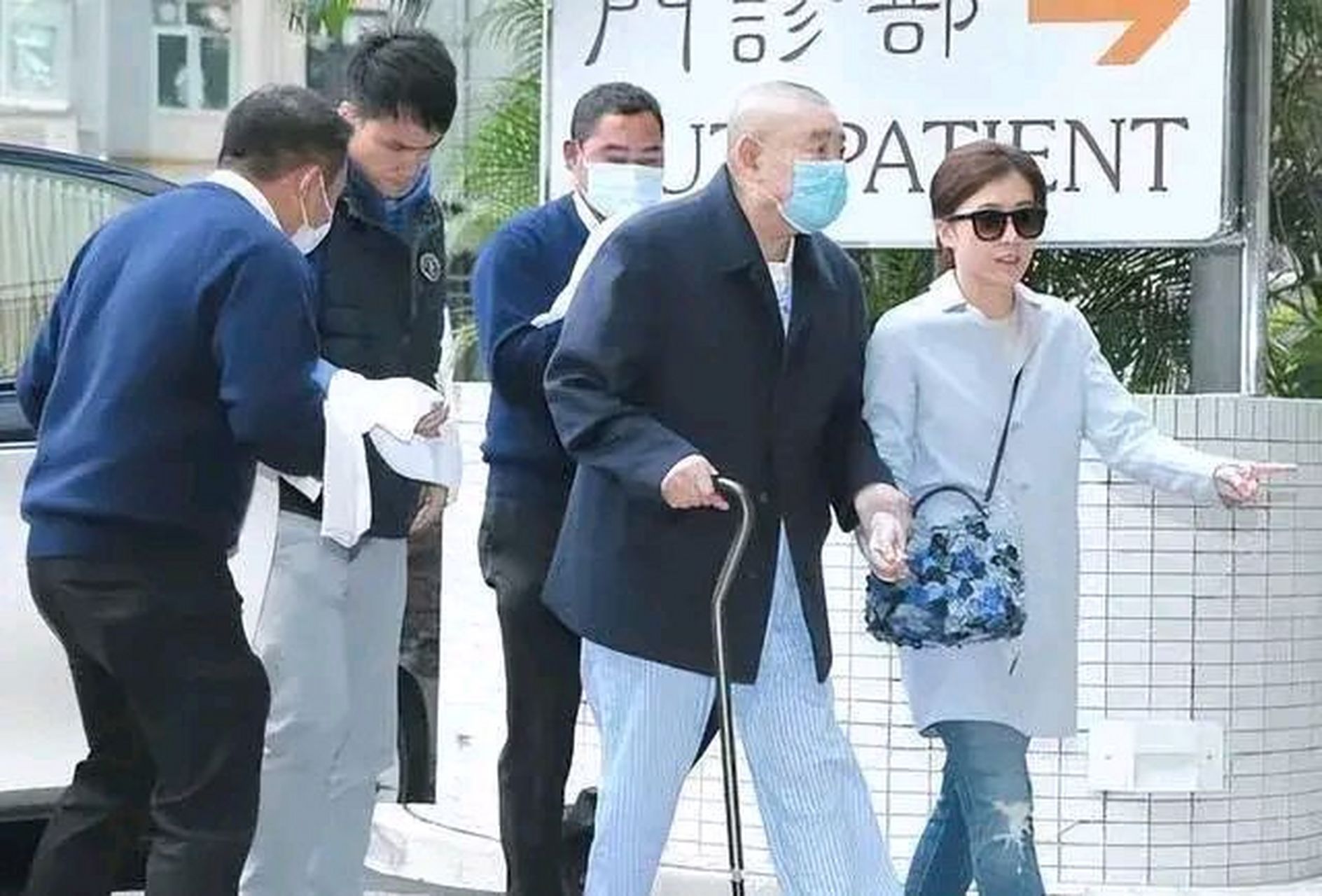 那前几年大刘肾衰竭非常严重,如果不及时换肾可能就有生命危险.