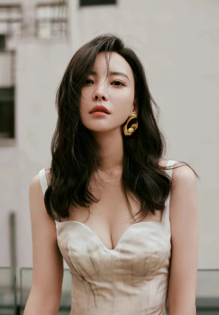 网友:于文文唱歌好听,没想到身材也是一绝,让人刮目相看呐