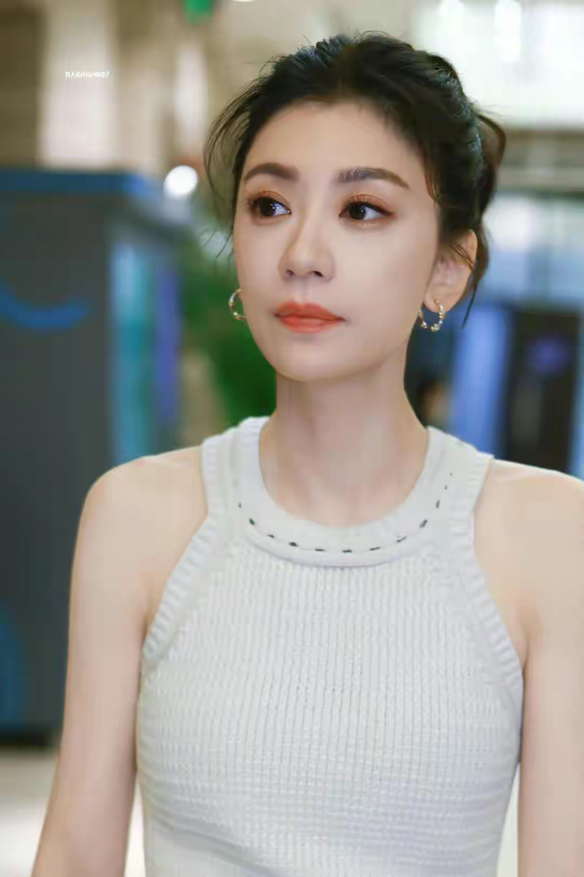 贾静雯 在乘风破浪活动现场.