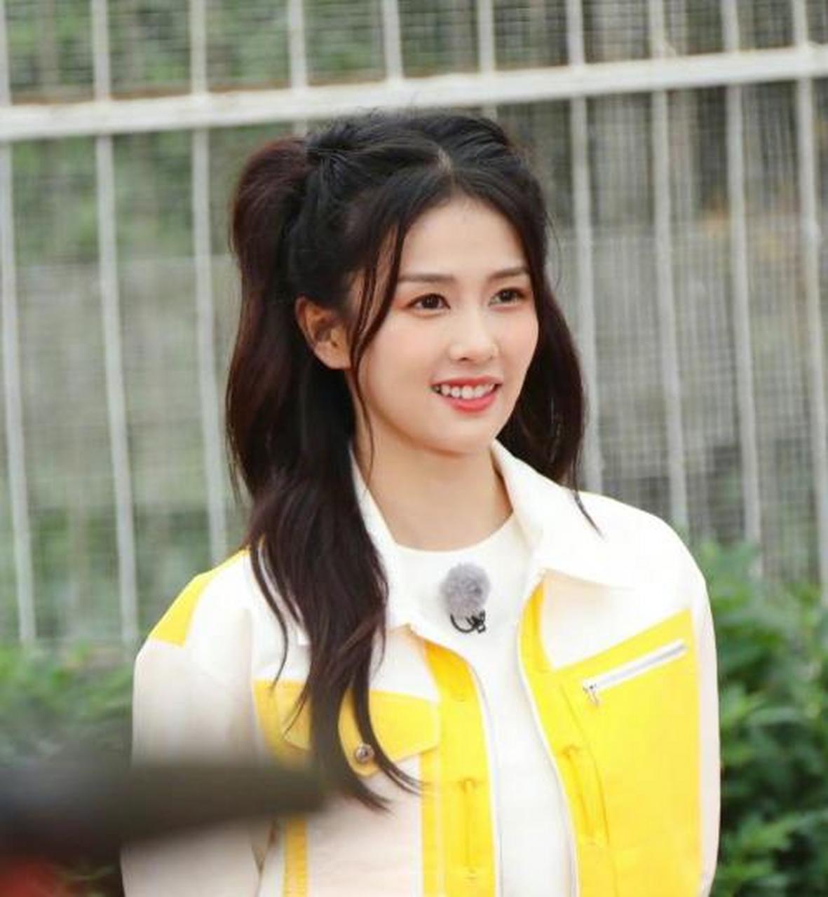 白鹿挺漂亮一姑娘,就是笑起来像龙妈#娱乐