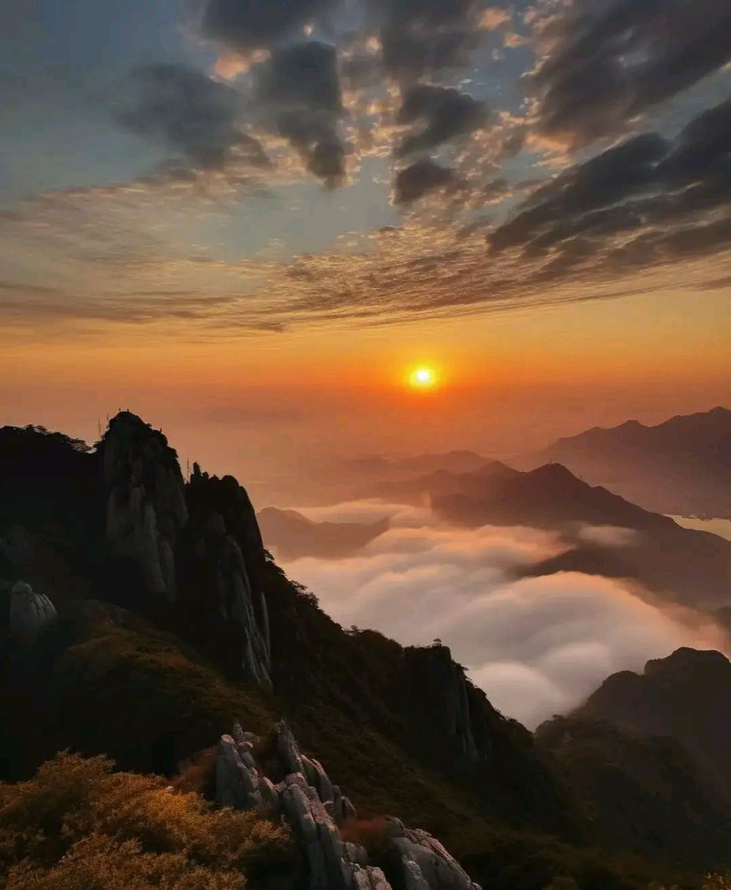 泰山之巅,总有一场日出值得等待,观赏,品味!