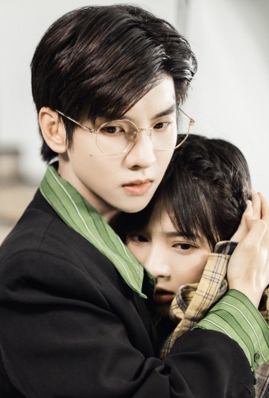 《恋爱吧,寨主》腾讯视频微短剧,讲述了单纯正义的法盲小寨主林弯弯