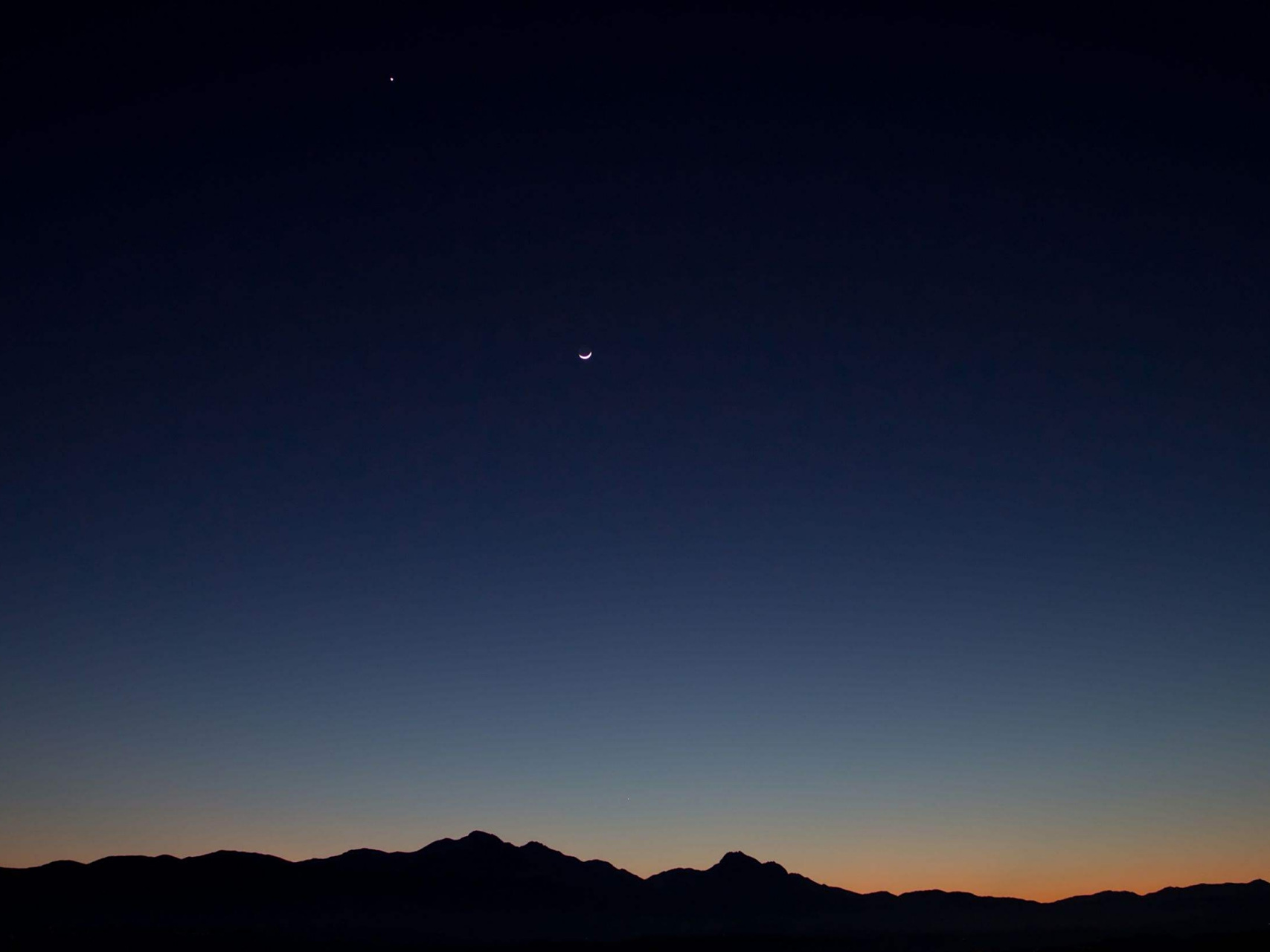 漫漫漫长夜,夜夜夜漫长! 无心睡眠,独自思量! 叹来路多伤,去路彷徨!