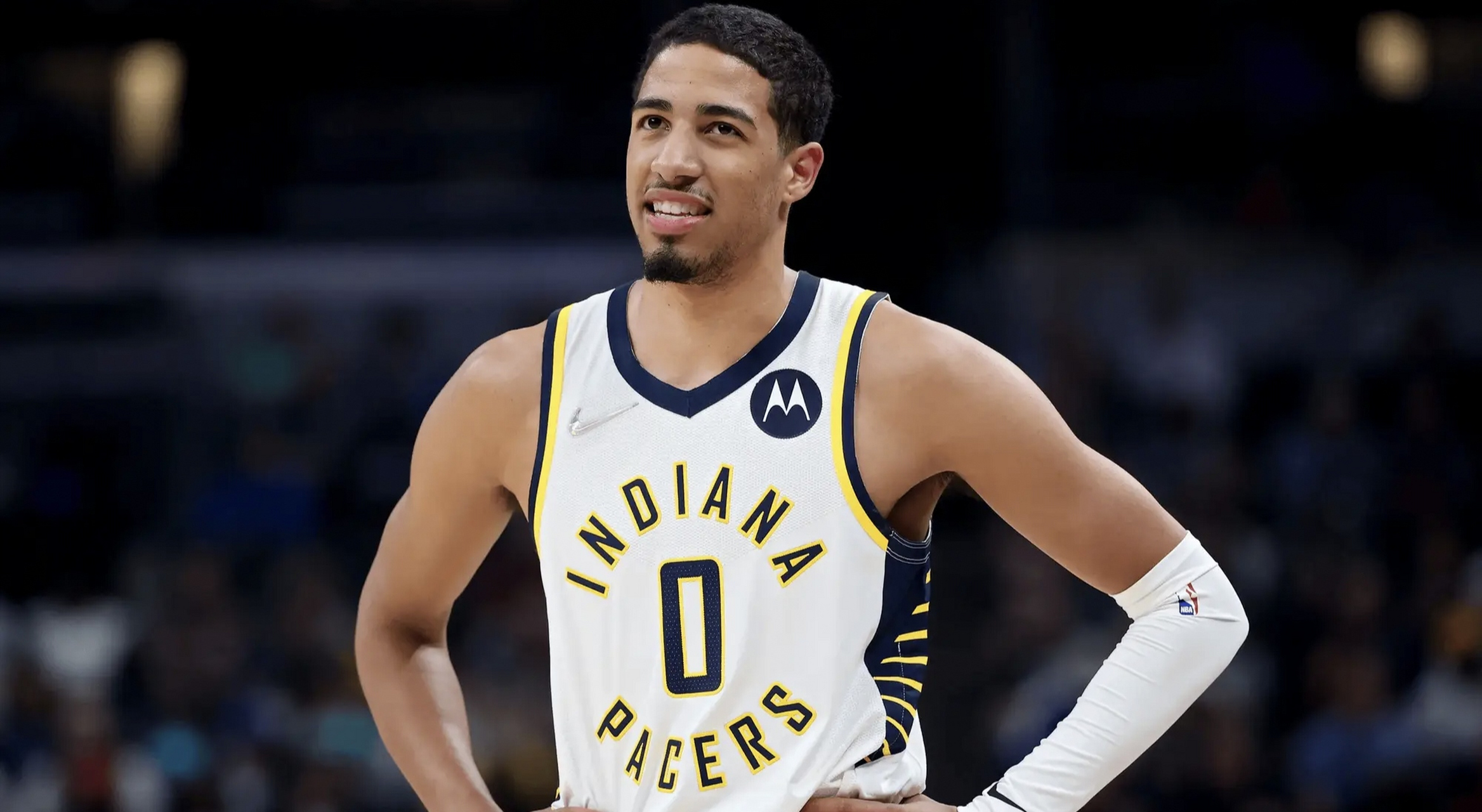 步行者当家球星哈利伯顿在接受媒体采访时表示能和詹姆斯所率领的