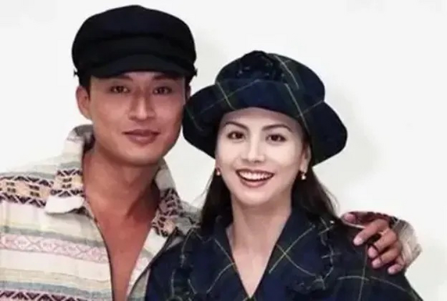 那年,田丽爱上马景涛,正打算与马景涛结婚时,意外地接到一个电话,电话