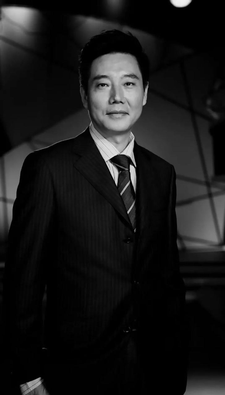 财经频道主持人男(财经频道主持人帅哥)