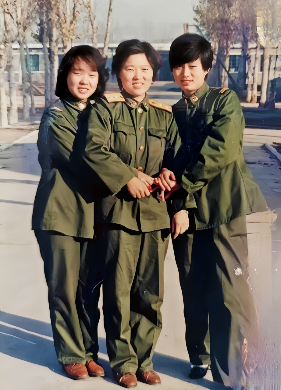 上世纪90年代女性服装图片